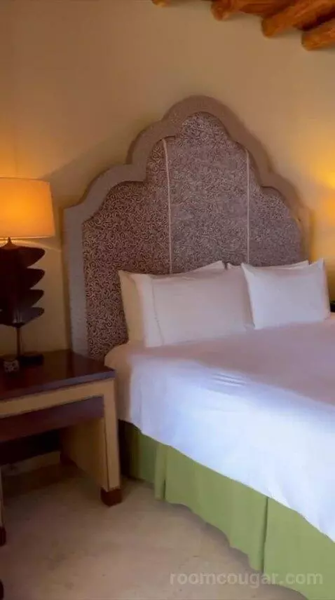 King Room with Plunge Pool and Pacific View (#511) bed picture #9
