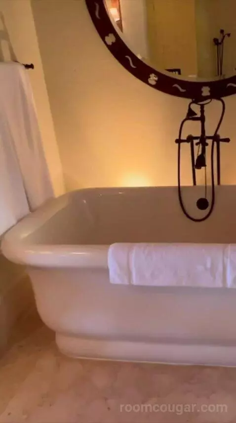 King Room with Plunge Pool and Pacific View (#511) bathroom picture #5
