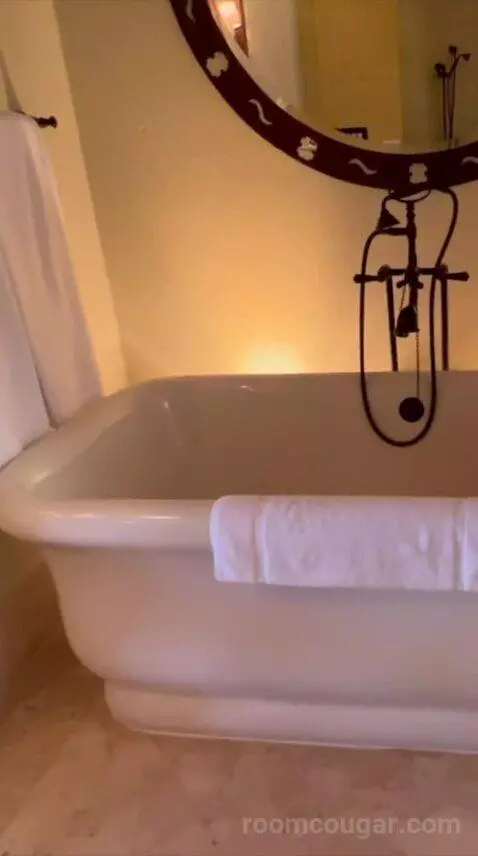 King Room with Plunge Pool and Pacific View (#511) bathroom picture #6