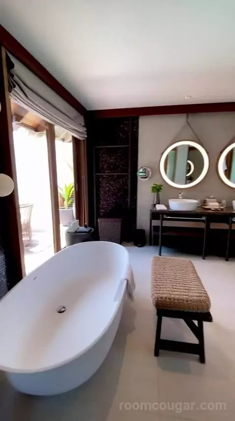 Sunset Water Villa with Pool (#335) bathroom picture #1