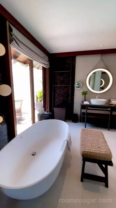 Sunset Water Villa with Pool (#335) bathroom picture #2