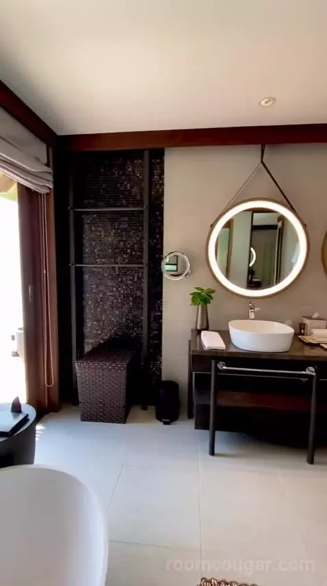 Sunset Water Villa with Pool (#335) bathroom picture #8