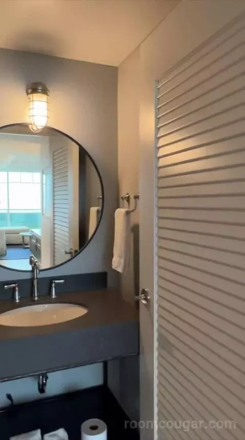 Grand Ocean Suite (#557) bathroom picture #3