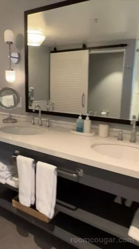 Grand Ocean Suite (#557) bathroom picture #5