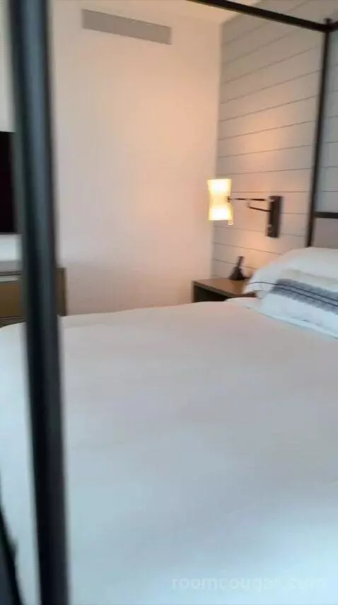Grand Ocean Suite (#557) bed picture #3