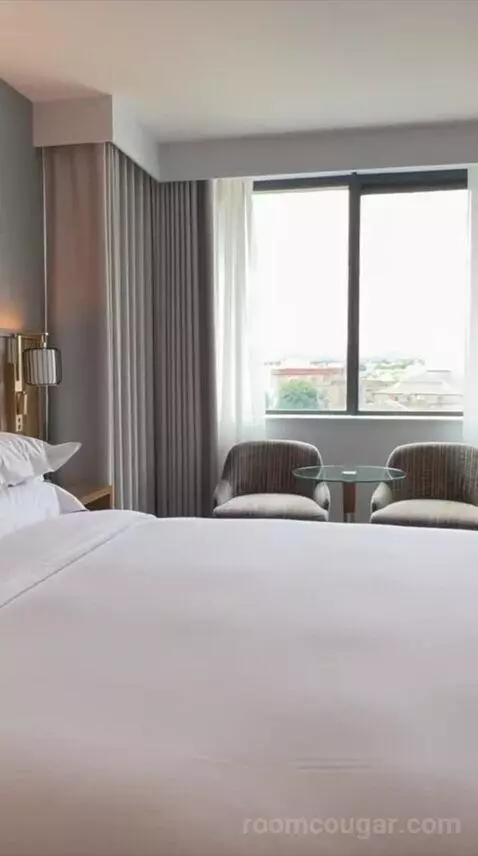 King Room with View (#538) bed picture #10