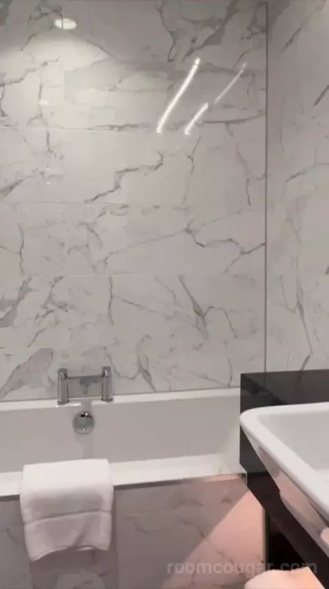 King Suite (#539) bathroom picture #10