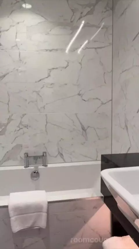 King Suite (#539) bathroom picture #11