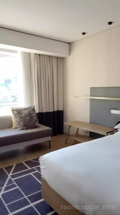 King Room with View (#719) bed picture #4