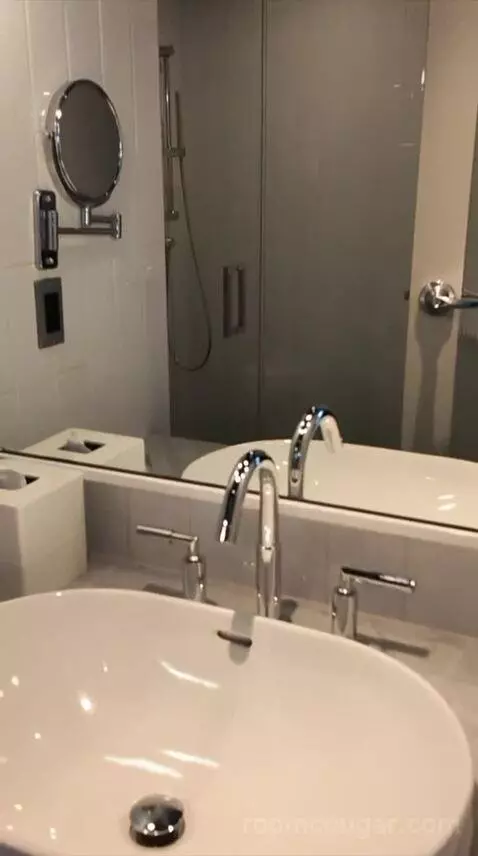 King Room - High Floor (#2009) bathroom picture #2