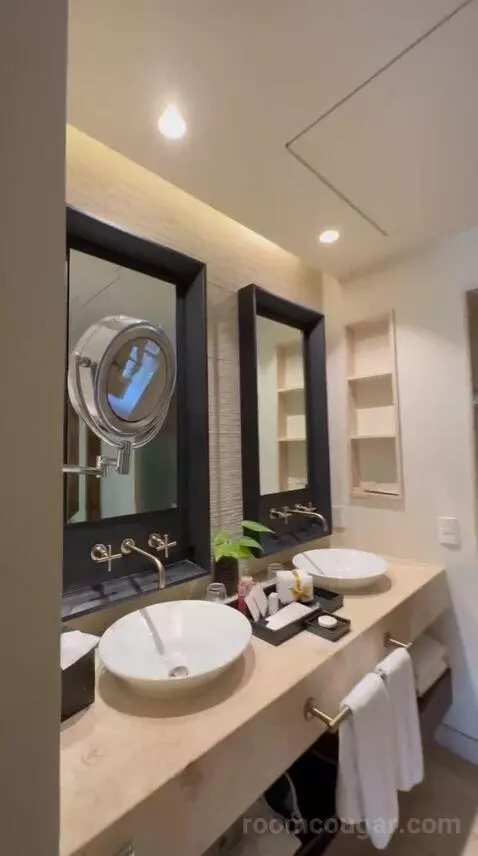 Preferred Suite Tropical View (#3201) bathroom picture #2