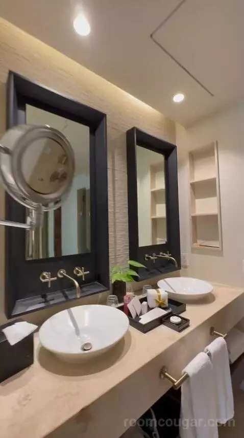 Preferred Suite Tropical View (#3201) bathroom picture #6