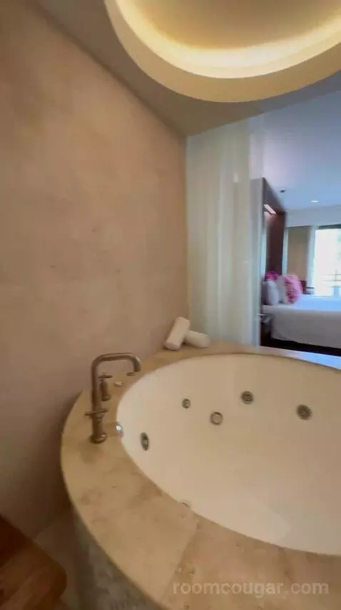 Preferred Suite Tropical View (#3201) bathroom picture #7