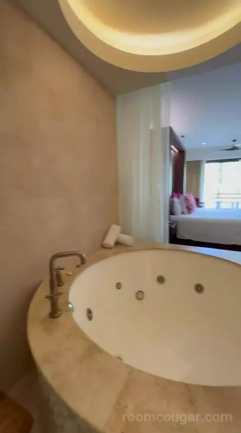 Preferred Suite Tropical View (#3201) bathroom picture #8
