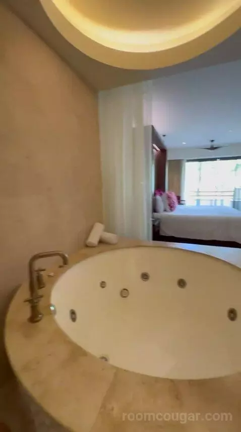 Preferred Suite Tropical View (#3201) bathroom picture #9