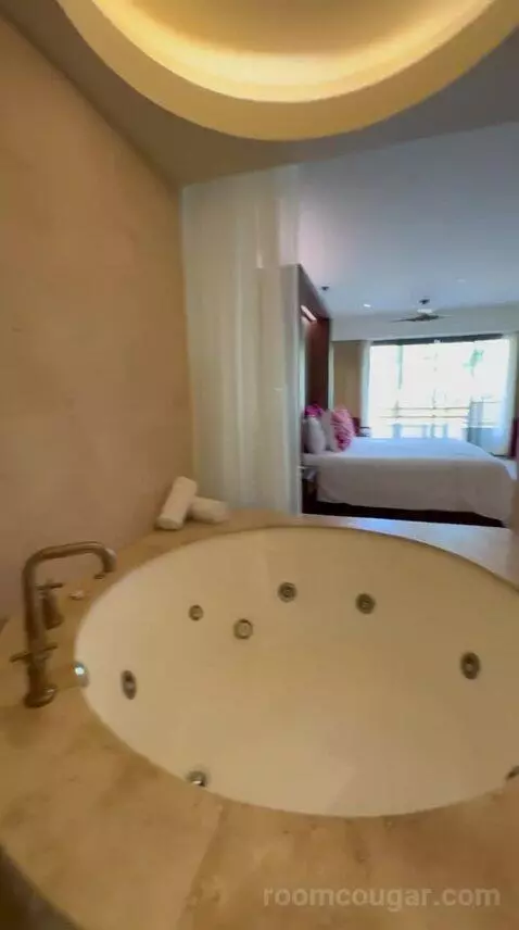 Preferred Suite Tropical View (#3201) bathroom picture #10