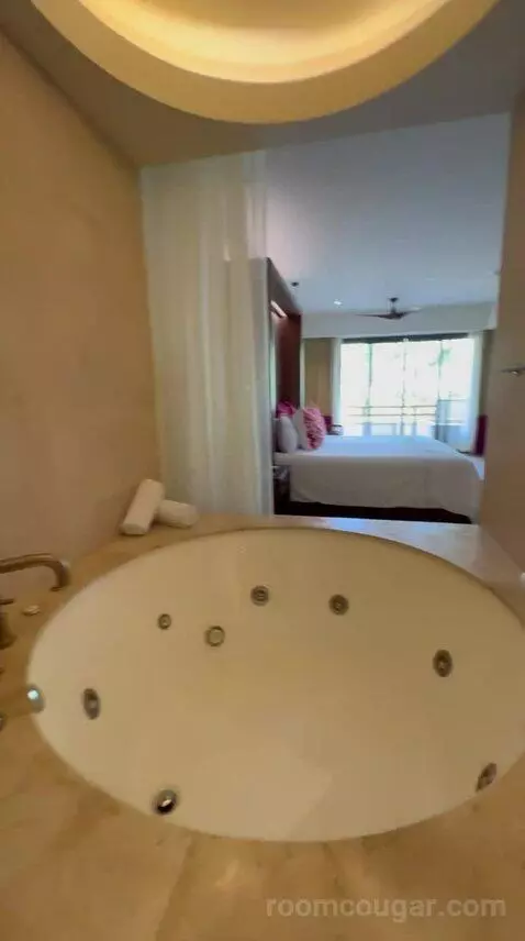 Preferred Suite Tropical View (#3201) bathroom picture #11