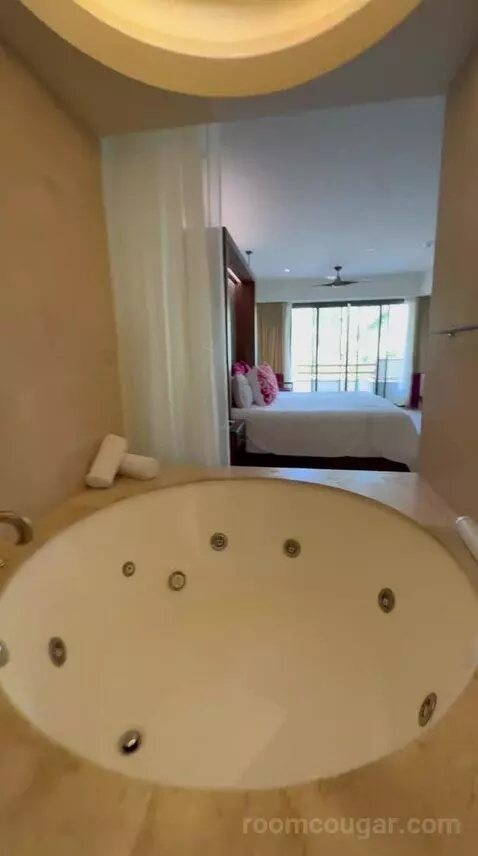 Preferred Suite Tropical View (#3201) bathroom picture #12