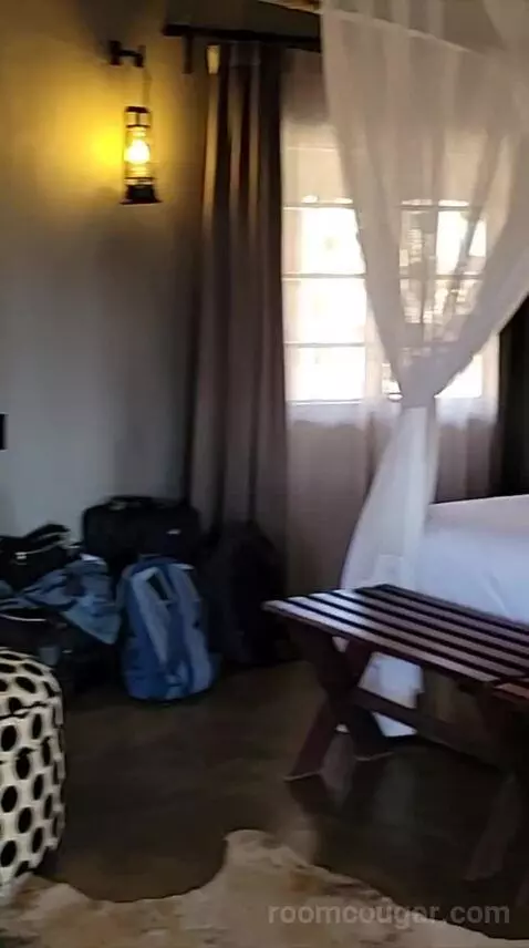 Luxury Bungalow with 2 Game Drives bed picture #3