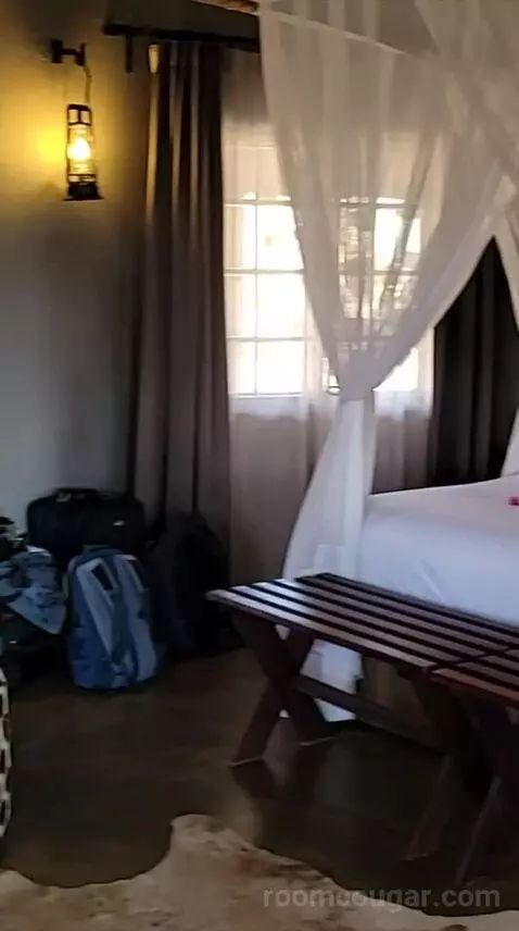 Luxury Bungalow with 2 Game Drives bed picture #4