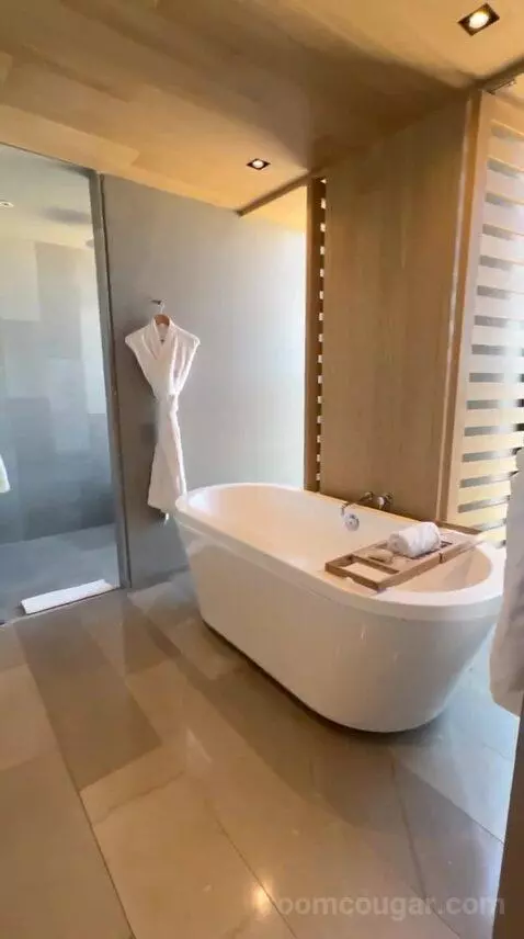 Xhale Club Master One Bedroom Suite (#1434) bathroom picture #2