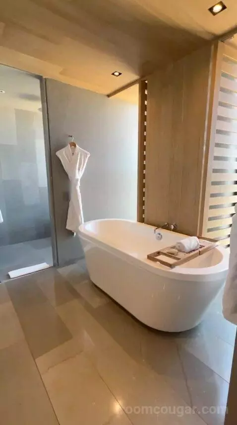 Xhale Club Master One Bedroom Suite (#1434) bathroom picture #3