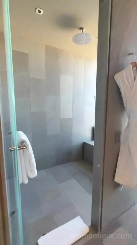 Xhale Club Master One Bedroom Suite (#1434) bathroom picture #8