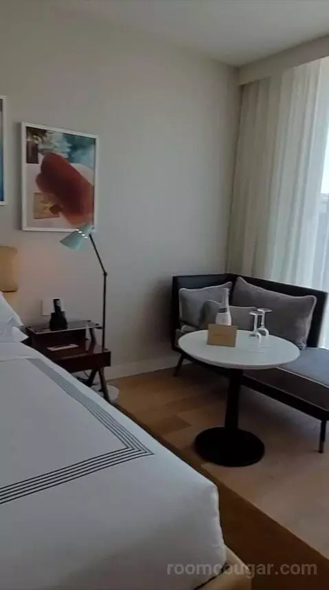 King Room with Hollywood Hills View (#905) bed picture #8