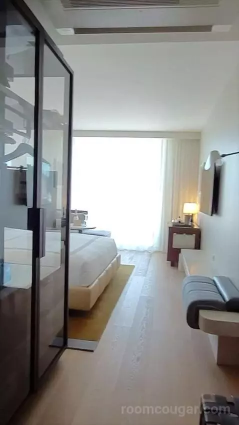 King Room with Hollywood Hills View (#905) picture #4