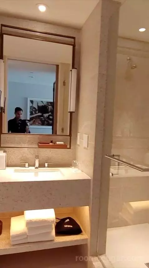 King Room with Hollywood Hills View (#905) bathroom picture #1