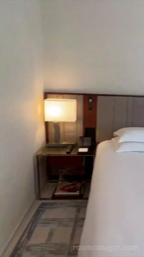 King Room with City View (#1605) bed picture #7