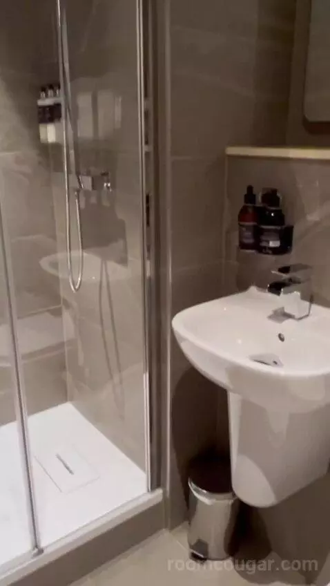 Double Room (#205) bathroom picture #5
