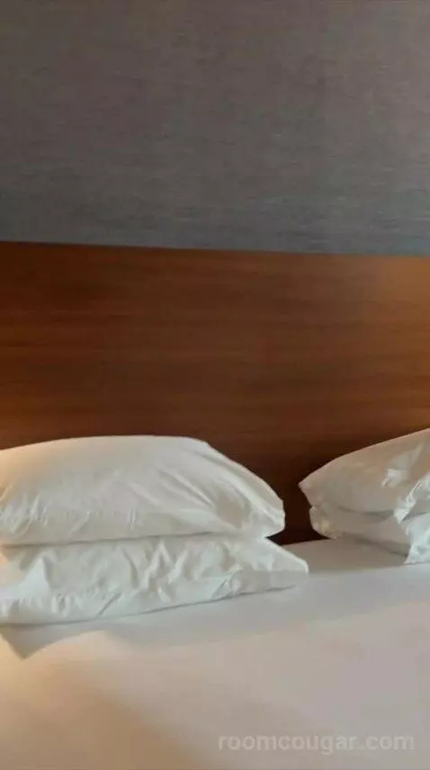 King Room (#735) bed picture #5