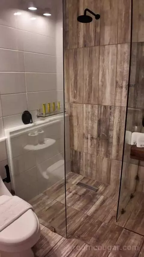 Queen Room (#101) bathroom picture #6