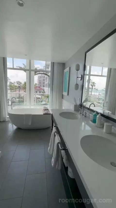 Grand Ocean Suite with Oceanfront (#301) bathroom picture #2