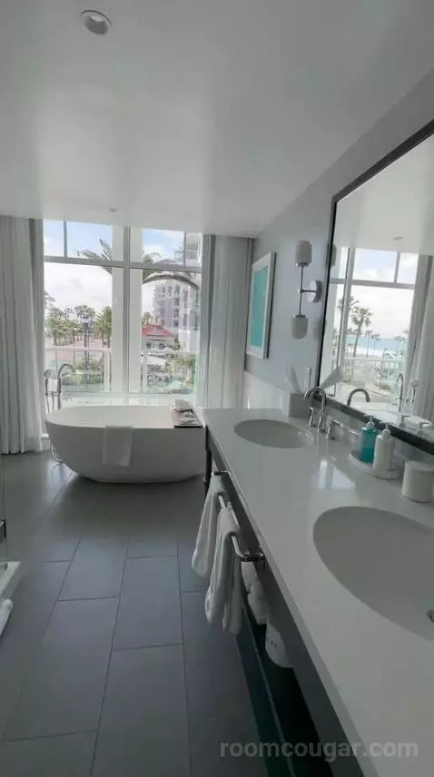 Grand Ocean Suite with Oceanfront (#301) bathroom picture #3