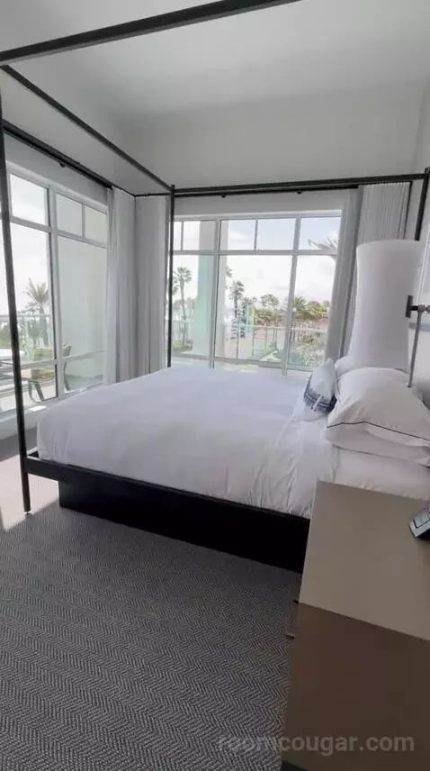 Grand Ocean Suite with Oceanfront (#301) bed picture #8