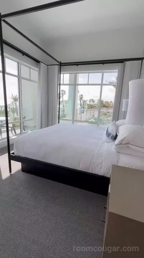 Grand Ocean Suite with Oceanfront (#301) bed picture #9