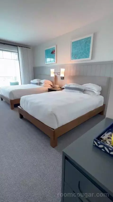 Queen Room with Two Queen Beds and Ocean View (#632) bed picture #1