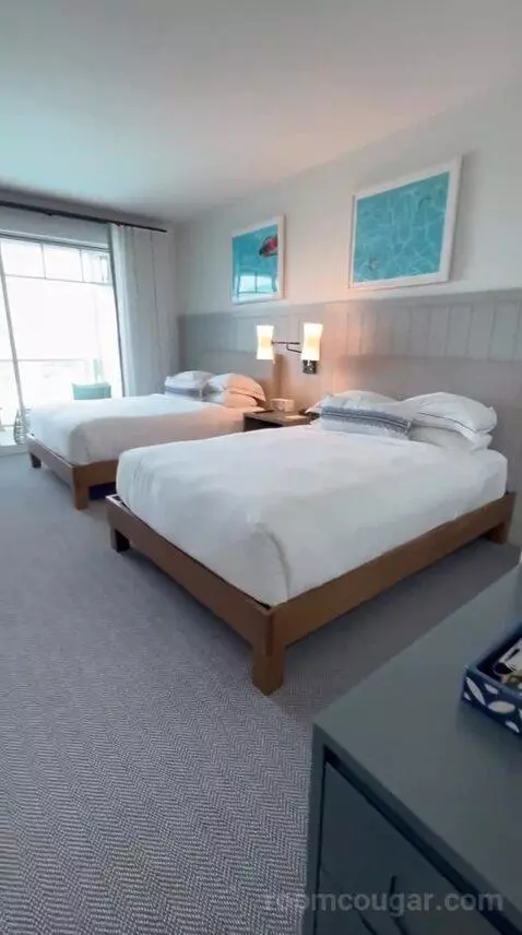 Queen Room with Two Queen Beds and Ocean View (#632) bed picture #2