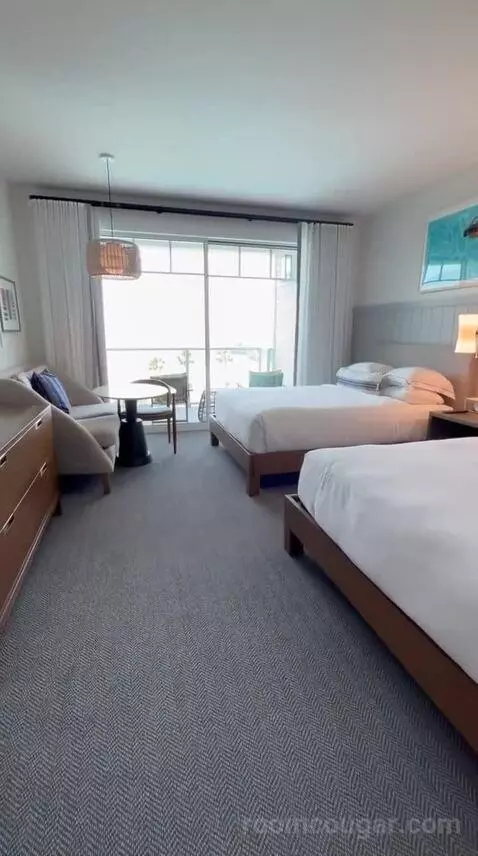 Queen Room with Two Queen Beds and Ocean View (#632) bed picture #5