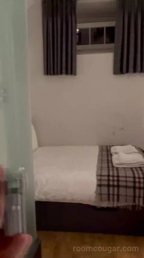 Double Room with Ensuite Bathroom (#5) bed picture #9