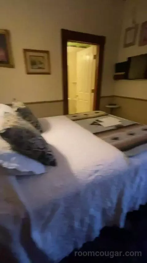 The Parlor (#4) bed picture #4