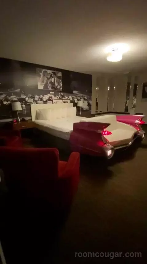 King Suite with Spa Bath (#409) bed picture #1