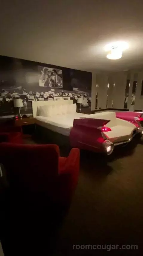 King Suite with Spa Bath (#409) bed picture #2
