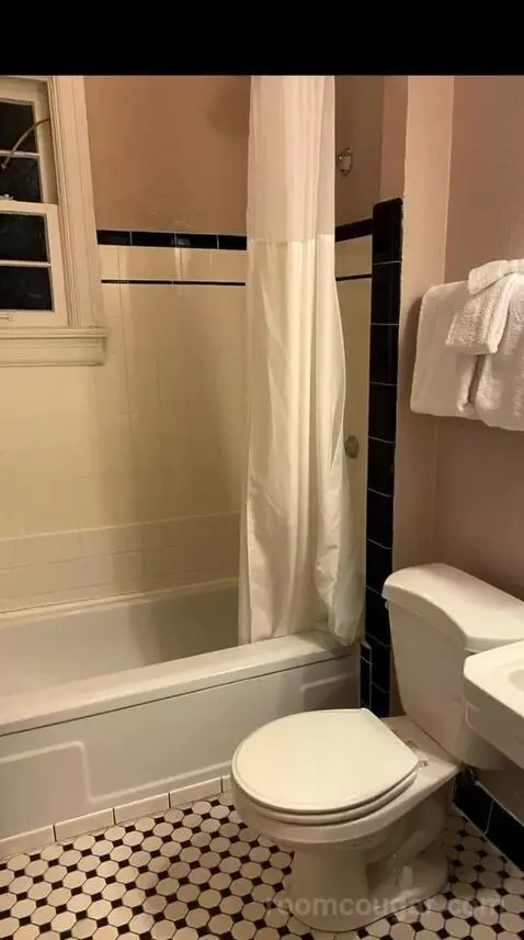 King Suite with Spa Bath (#409) bathroom picture #3