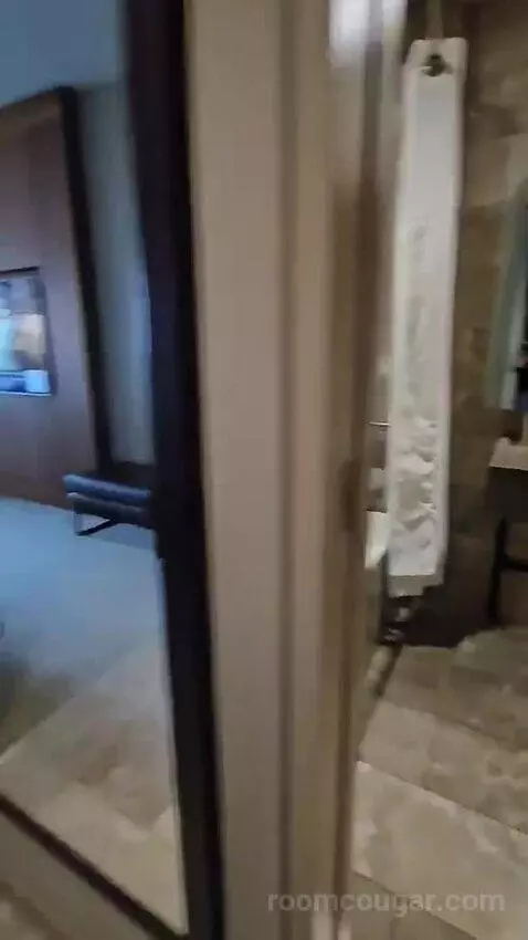 Queen Room with Two Queen Beds and Lake View - Disability Access (#432) bathroom picture #12