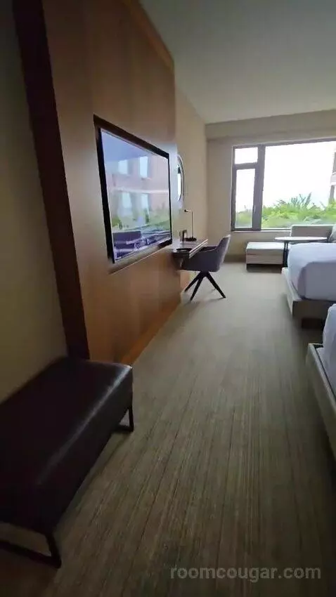 Queen Room with Two Queen Beds and Lake View - Disability Access (#432) bed picture #3