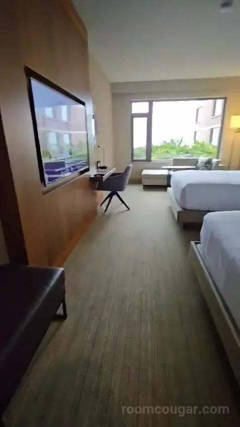 Queen Room with Two Queen Beds and Lake View - Disability Access (#432) bed picture #5