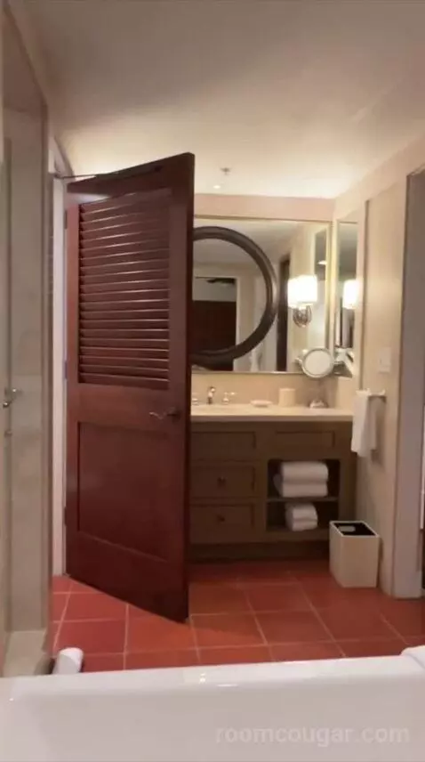 Standard King Room (#11106) bathroom picture #9